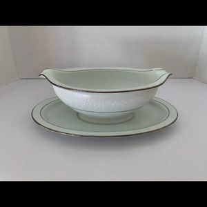 Vintage Noritake Bukinghum gravyboat with attached under-plate, made in Japan